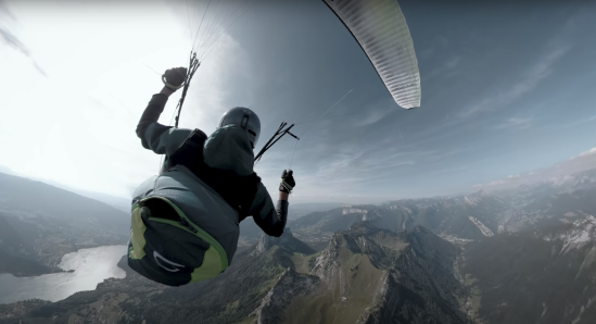 Vyzkoušet selfie tyč s 360 kamerou vzadu do batohu
